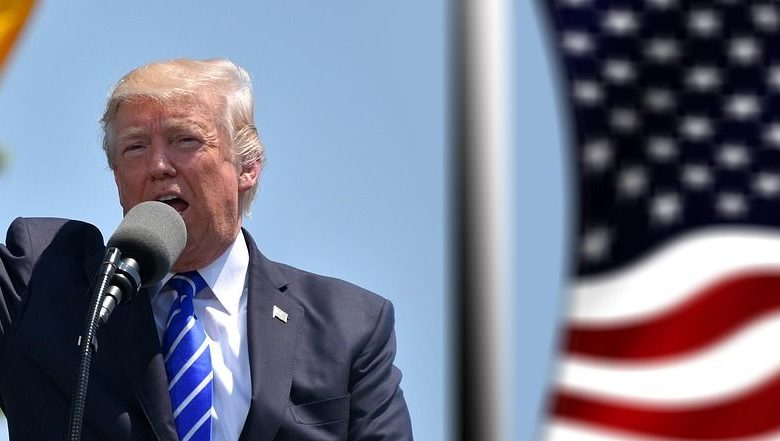 Les gains de Dogecoin, la baisse de XRP alors que Trump avertit de tarifs 'bien plus élevés'