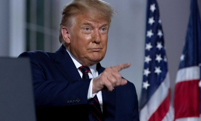 Le prix du Bitcoin chute alors que le message de tarif du week-end de Trump secoue les marchés crypto.