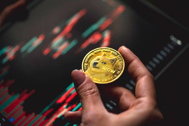 Dogecoin fait marche arrière, brisant un pattern baissier de 50 jours - Une nouvelle montée se prépare-t-elle ?
